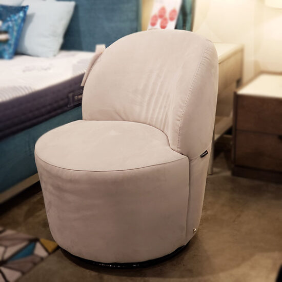 Wanda Swivel Chair by CALIA ITALIA