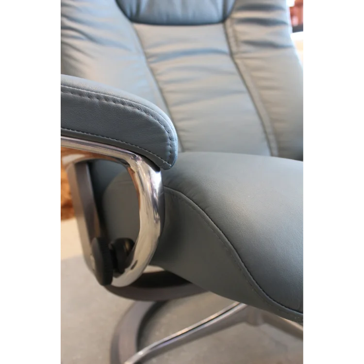 STRESSLESS Wing Large with ottoman - CLEARANCE - Image 4