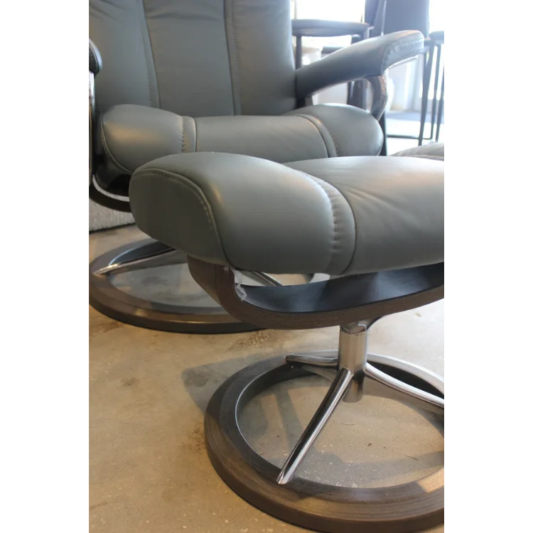 STRESSLESS Wing Medium with ottoman - CLEARANCE - Image 4