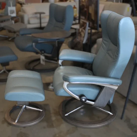 STRESSLESS Wing Medium with ottoman - CLEARANCE